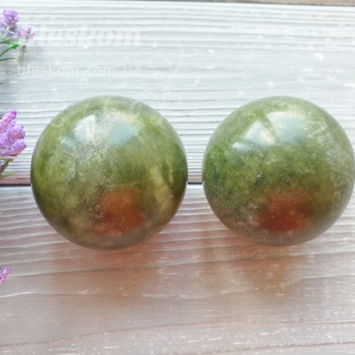 Нефрит натуральний, кулі в футлярі 4-5см 2-367