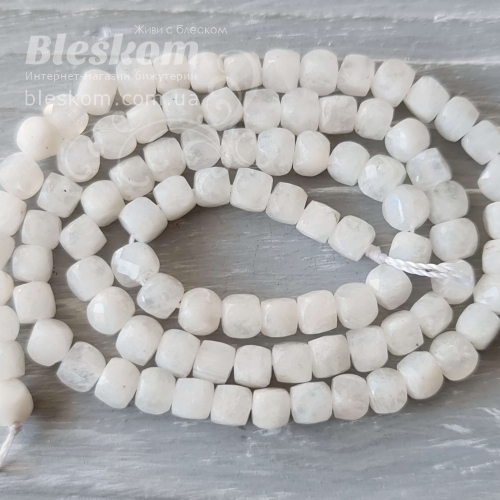 Місячний камінь кубик, гранований, натуральний К2776