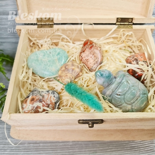 Набор натуральных камней в деревянной шкатулке 2-369