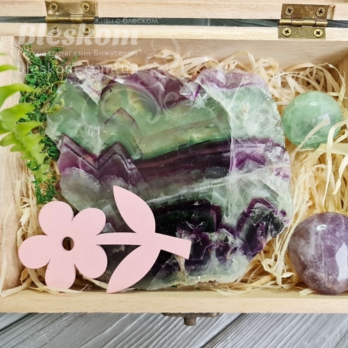 Набор натуральных камней в деревянной шкатулке 2-371