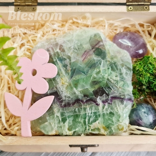 Набор натуральных камней в деревянной шкатулке 2-372