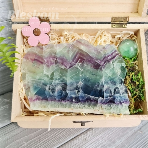 Набор натуральных камней в деревянной шкатулке 2-374