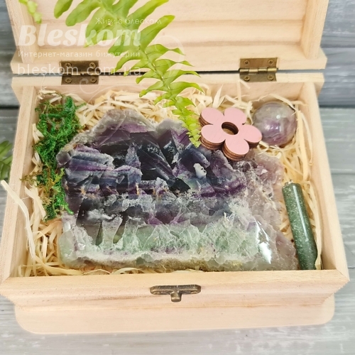Набор натуральных камней в деревянной шкатулке 2-375