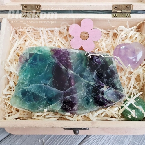 Набор натуральных камней в деревянной шкатулке 2-376