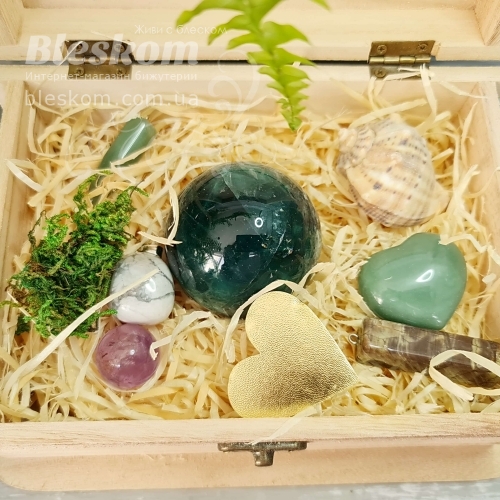 Набор натуральных камней в деревянной шкатулке 2-378