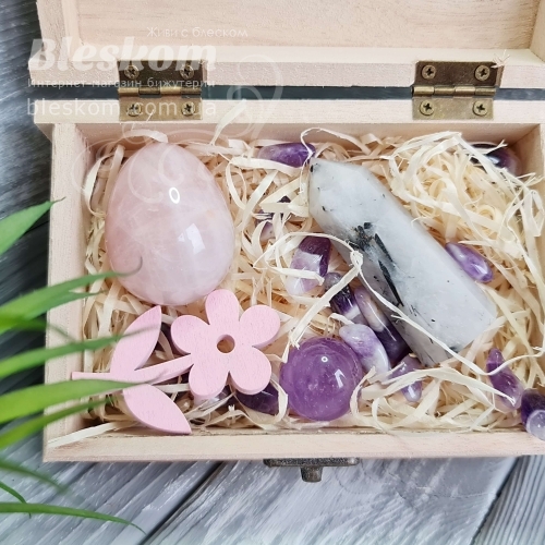 Набор натуральных камней в деревянной шкатулке 2-384