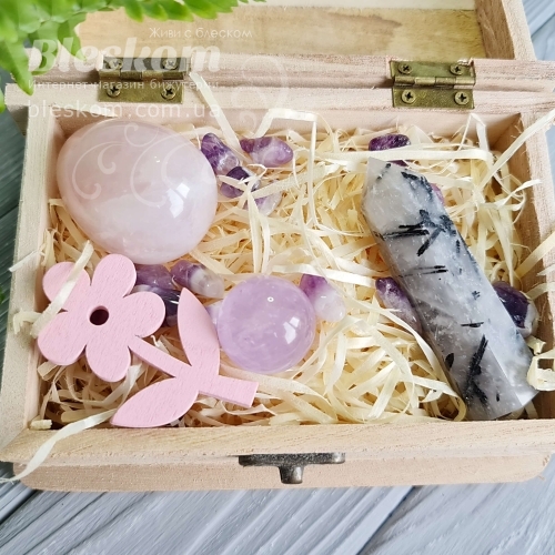 Набор натуральных камней в деревянной шкатулке 2-386