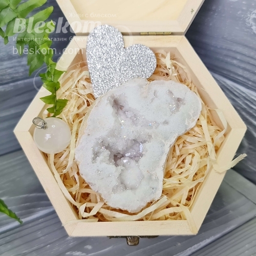 Набор натуральных камней в деревянной шкатулке 2-397