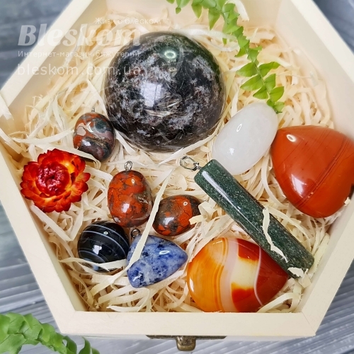 Набор натуральных камней в деревянной шкатулке 2-400