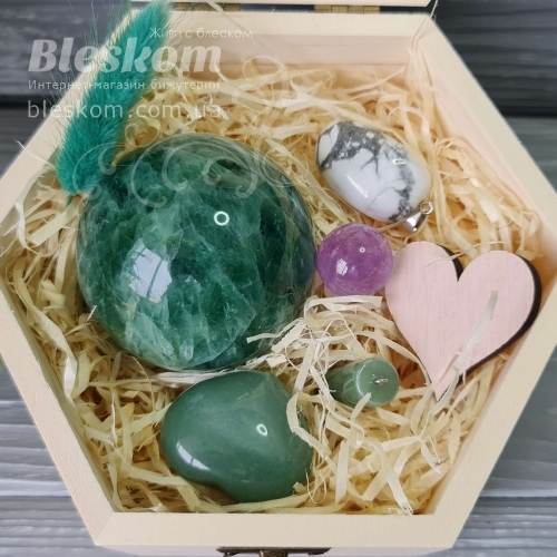 Набор натуральных камней в деревянной шкатулке 2-404