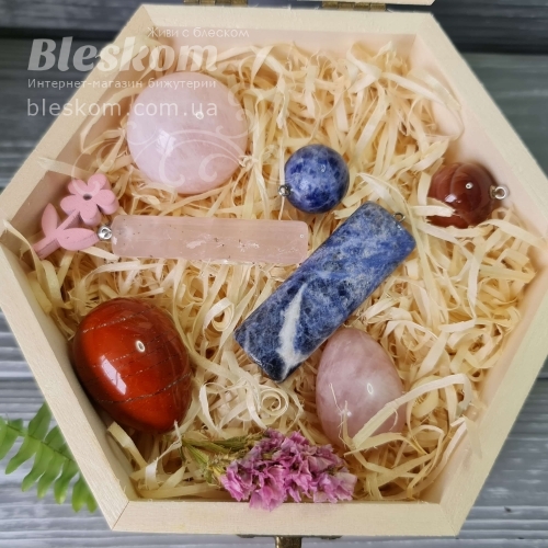 Набор натуральных камней в деревянной шкатулке 2-407