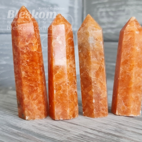 Солнечный камень, обелиск, натуральный 2-520