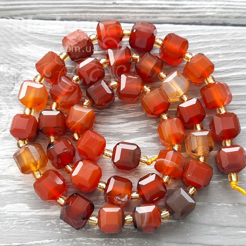 Сердолик граненый, кубик, натуральный К6211