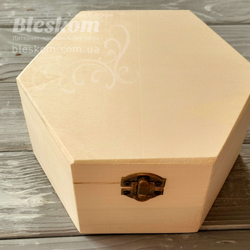 Шкатулка шестигранна із замочком, деревяна 2245