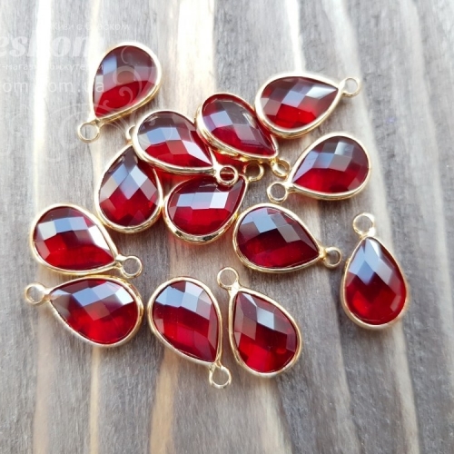 Кулон в золотой оправе (бижутерный сплав, стекло) 0-266