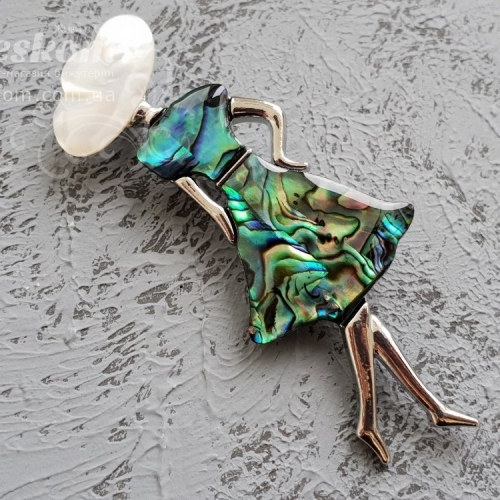 Брошь Дама в Шляпе перламутр 3-111