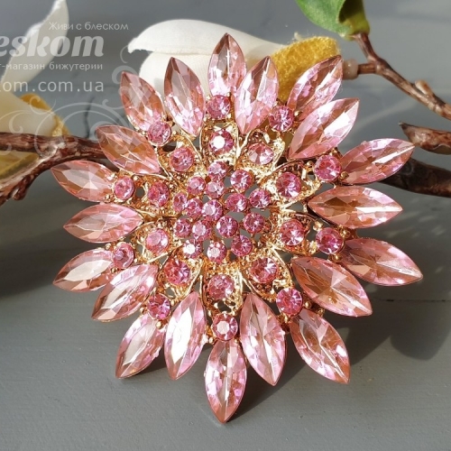 Брошь Цветочек со стразами 3-308